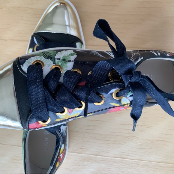 Ron White - Women’s Navy Floral & Metallic Lace-Up Sneakers (37) - Picture 3 of 5